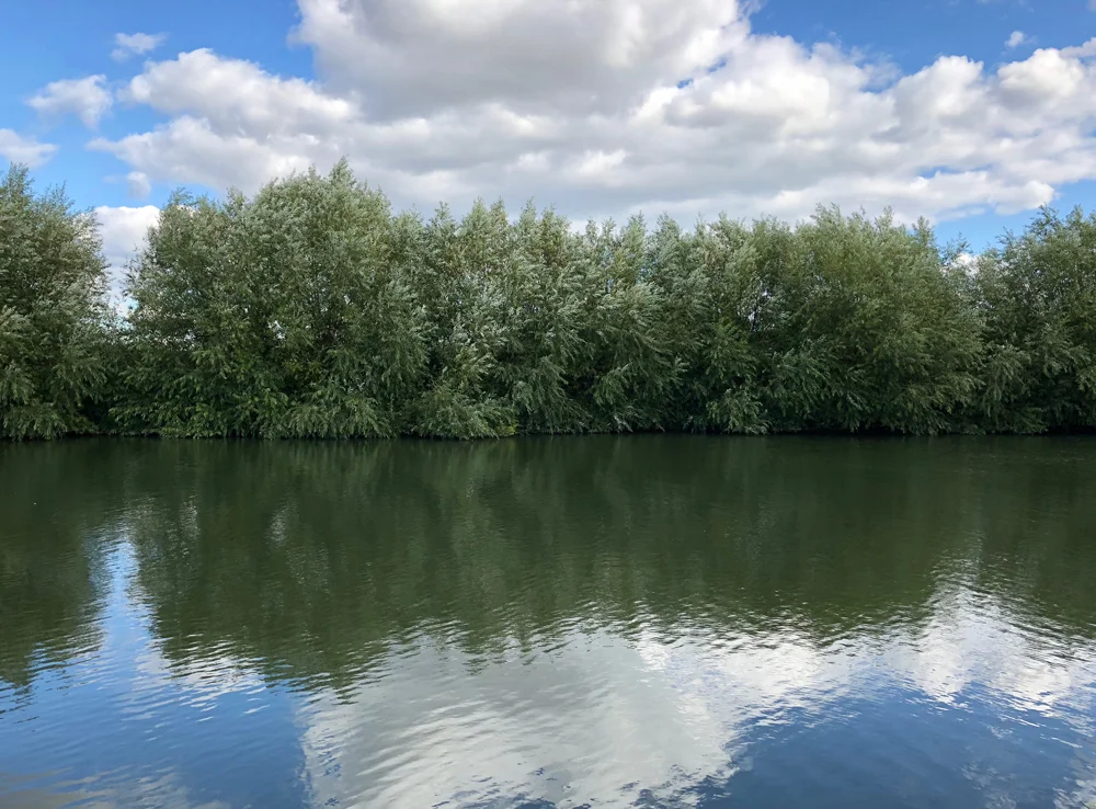 The Thames River path in Oxfordshire, England