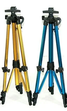 Imperial Global EASEL –Fully Adjustable Light Weight Aluminum Folding Easel I recently bought this tripod easel for traveling. It’s lightweight, collapses to fit in my suitcase (with it’s own carry case) and can be used on a tabletop or as a full size standing easel. It’s not great if you are painting large or need a sturdy easel, but it’s perfect for travel and working on anything smaller than, say, 24” x 24”.