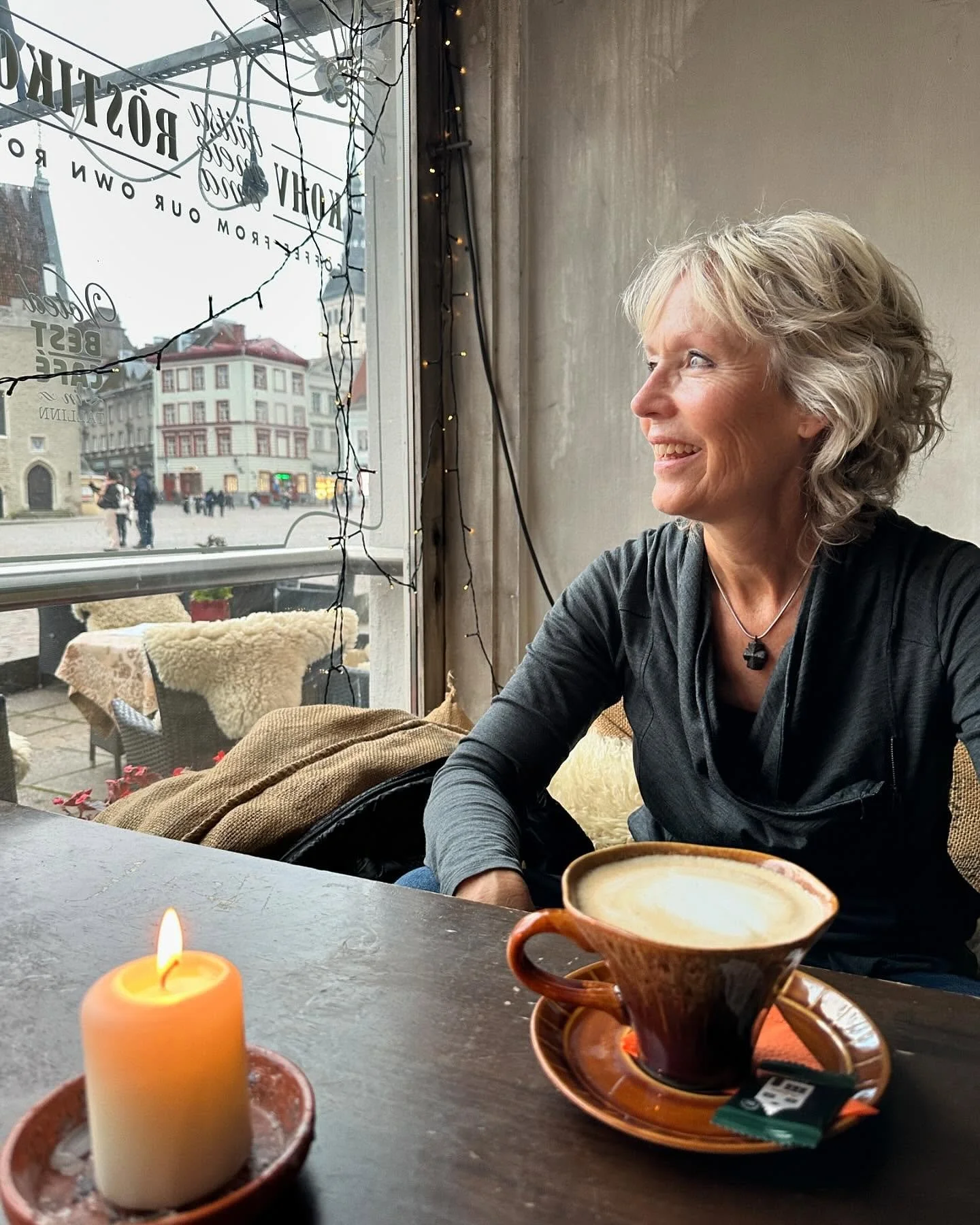 Happy New Year my dear Instagram friends!! May we find so much Joy, love and creative inspiration in 2026! ❤️😍😀.

(Picture taken in Tallinn, Estonia back in November)