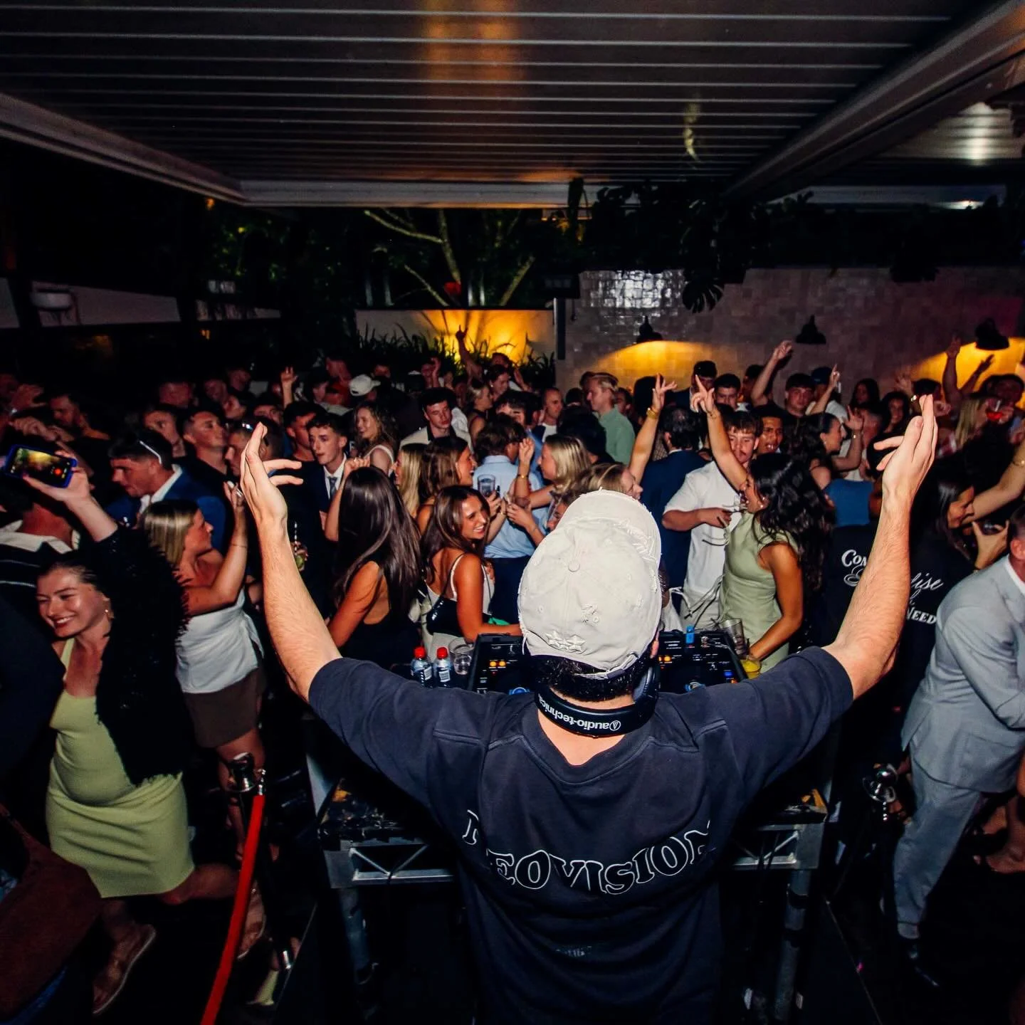 Phil&rsquo;s Rooftop is the place to be after the last at Randwick (IYKYK), here&rsquo;s who&rsquo;s on the decks tonight &mdash; 

🎶 From 6:00PM: @emmanuel_haslam_ 
🎶 From 9:30PM: @sam_craft 

📍 Upstairs at Phil&rsquo;s Rooftop // #RoyalOakDB #Ph