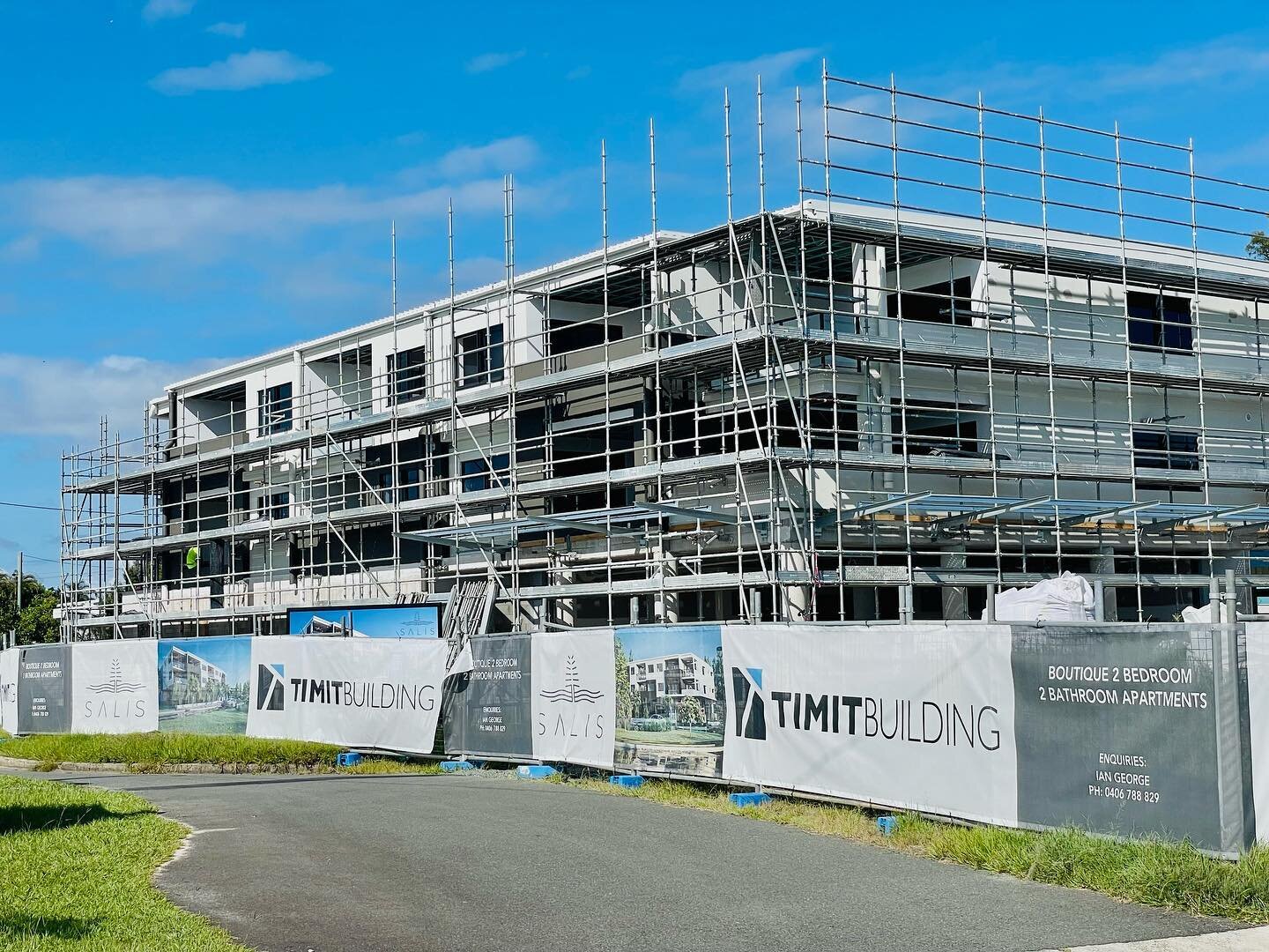 It&rsquo;s always a pleasure working with the professional team @timit.building 
This epic 3 story complex at Golden Beach, including 10 residential units, 1 retail store and a car park, has been a dream to work on.

BUILD &bull; @timit.building 
ELE