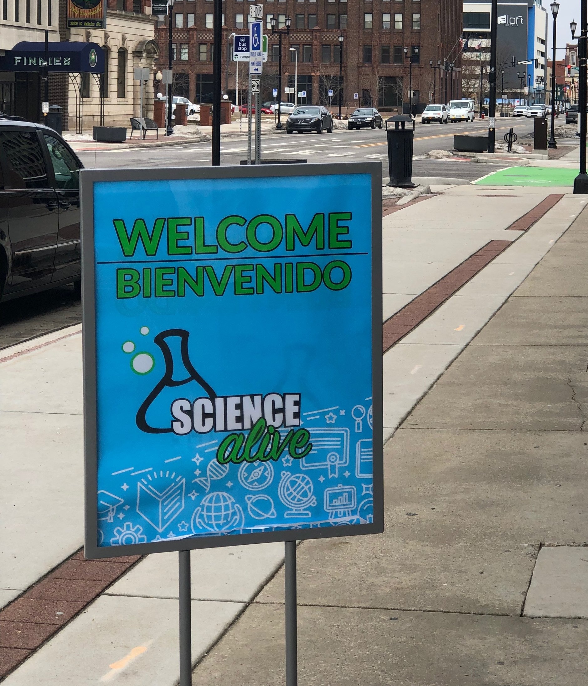 Bienvenido/Welcome sign at the 2019 Science Alive festival. (Photo: Melody Lutz, SJCPL)