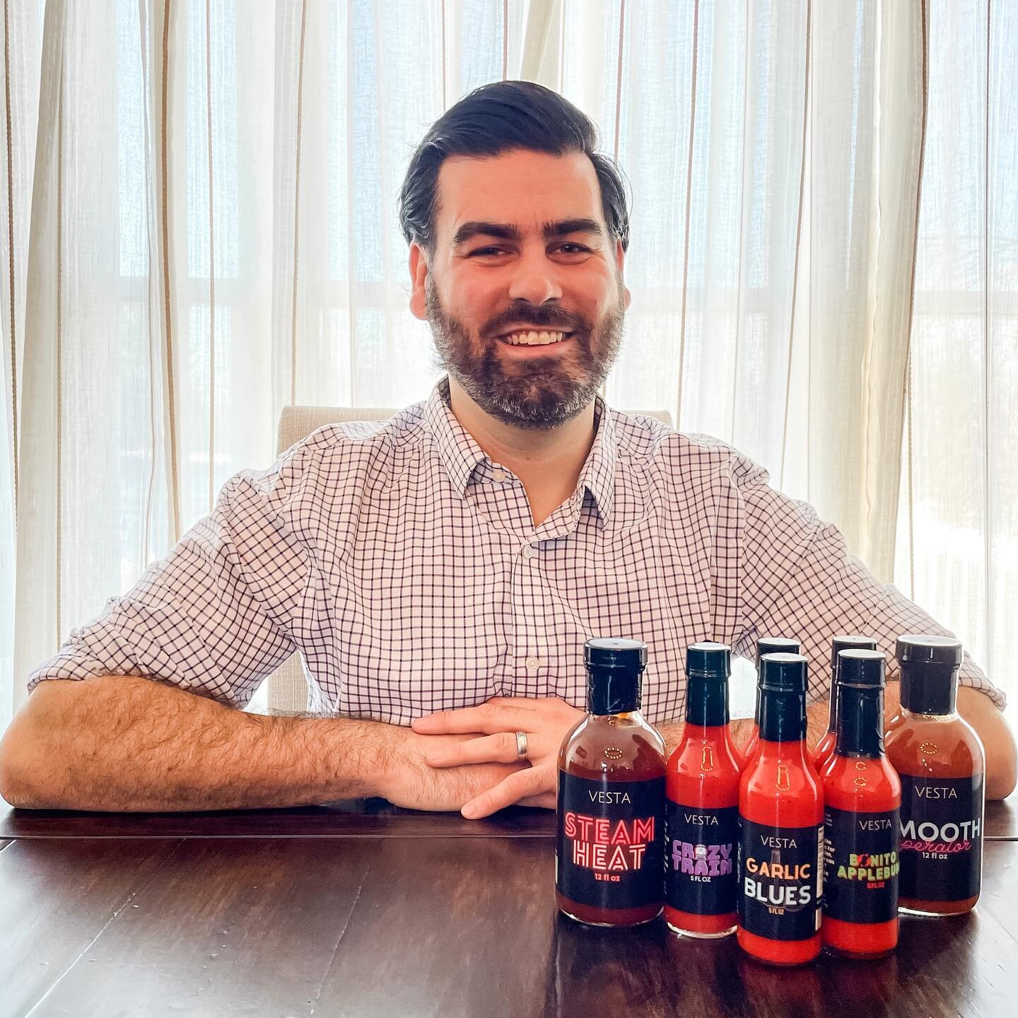 Order 2 or more sauces and this smiling face (behind a mask 😷) will deliver right to your front door this weekend!
.
.
#delivery #shoplocal #sauce #supportsmallbusiness #vestabbq #supportlocal #restaurantchallenge