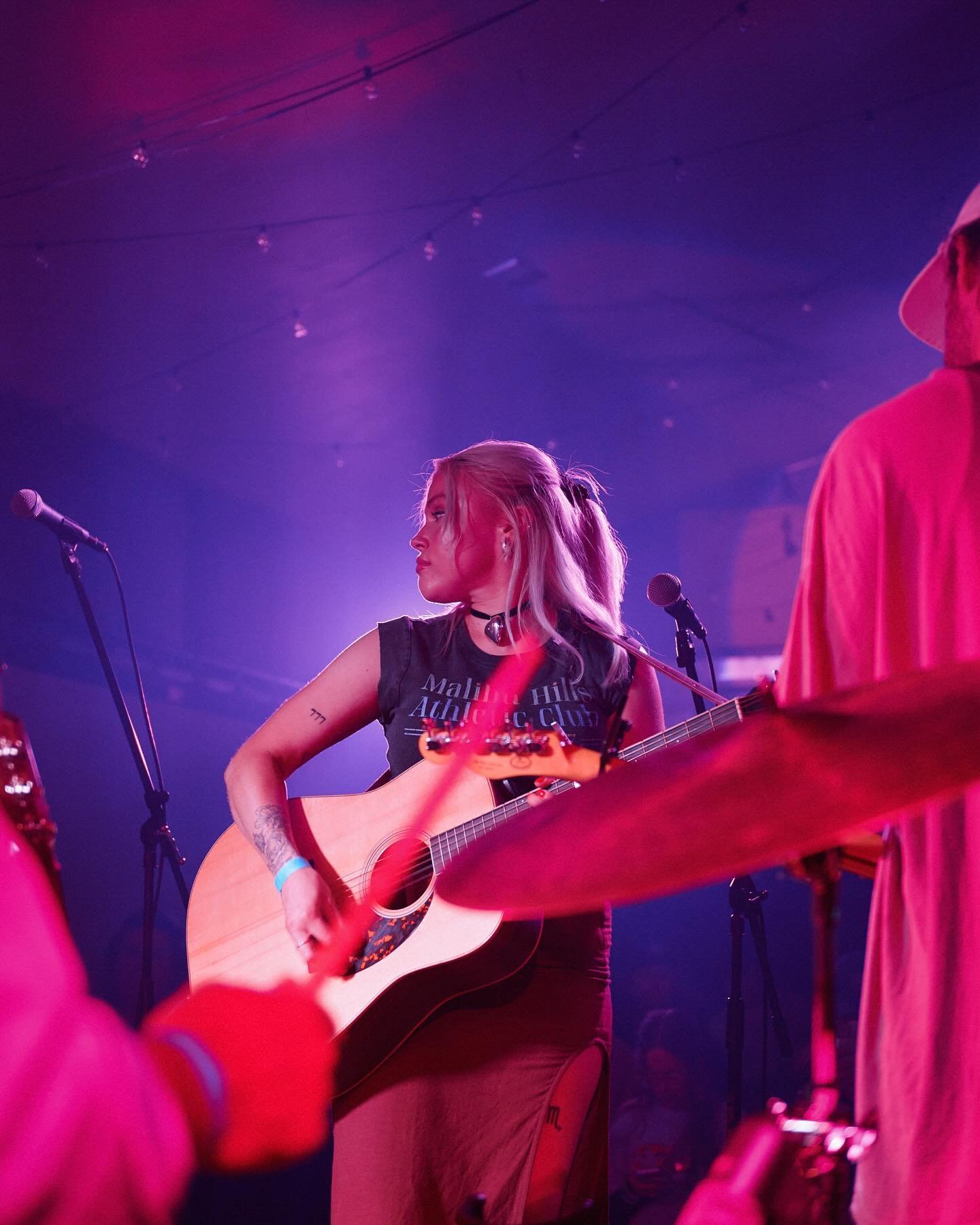 i love this band i love @comfortclub i love live music and writing songs and i love @libbydanforth for slayingggg these photos. thank u guys for coming out 🦋✨🛸🫶🏻🧸💫🤍