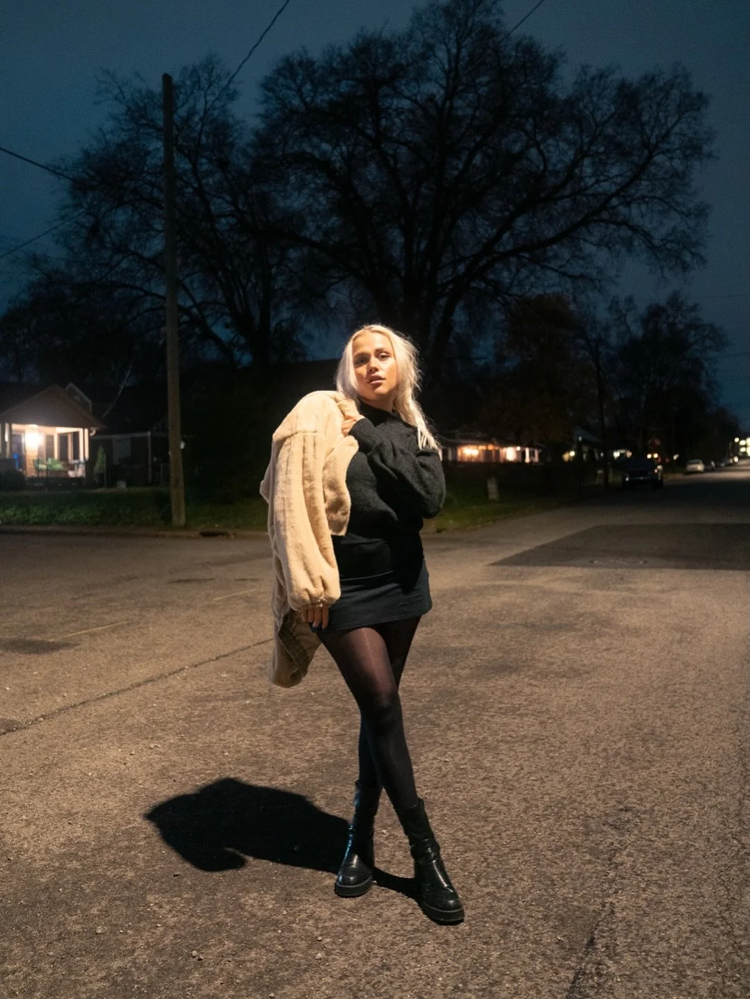 🧚🏻&zwj;♀️✨🍂👢🔮 
📸 @yourfriendjuniper_