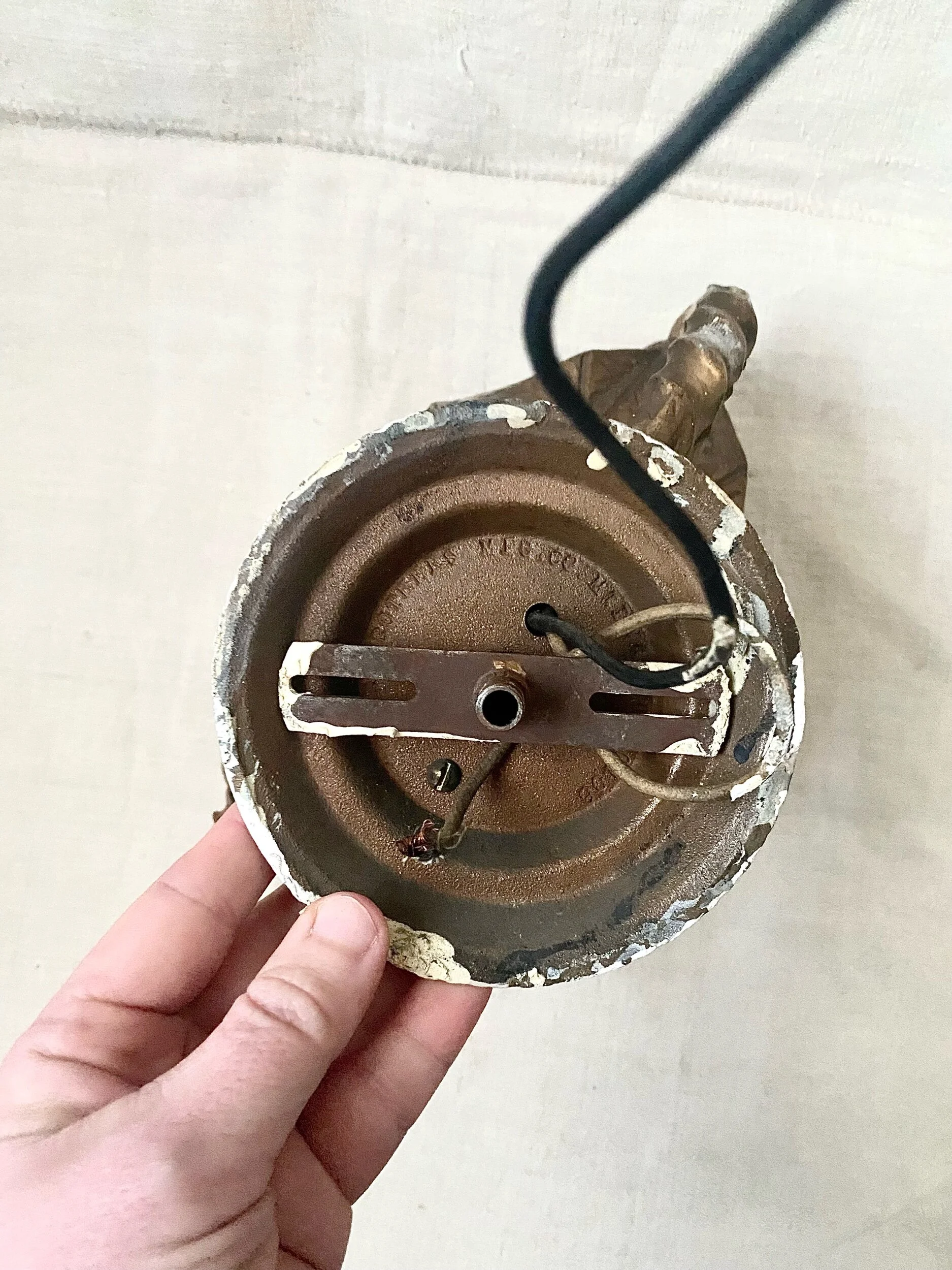 9F0C71F9-DC22-4569-8C60-7B5B5E2D6657