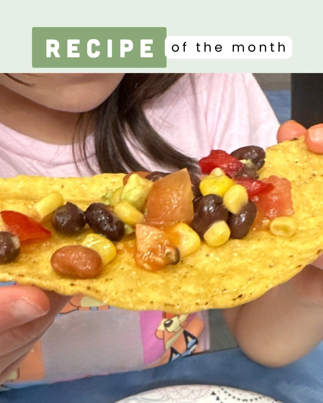 Presentamos la sabrosa ensalada de tacos, preparada por nuestros Curious Cooks. Este mes, a los alumnos de primaria les encanta esta deliciosa mezcla de frijoles y verduras servida sobre una tostada o tortilla plana.

#SummitCommunityGardens #EATSParkCity #CuriousCooks #Receta