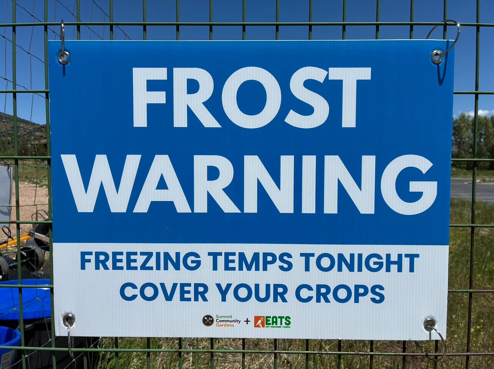 🌧️ Gardeners, heads up! ❄️

With rain and freezing temperatures in the forecast for Summit County next week, now is the time to harvest your remaining frost-sensitive crops!

We recommend picking all remaining tomatoes (ripe and unripe!), peppers, t
