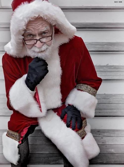 Roger as Santa (photo by Ric Ide)