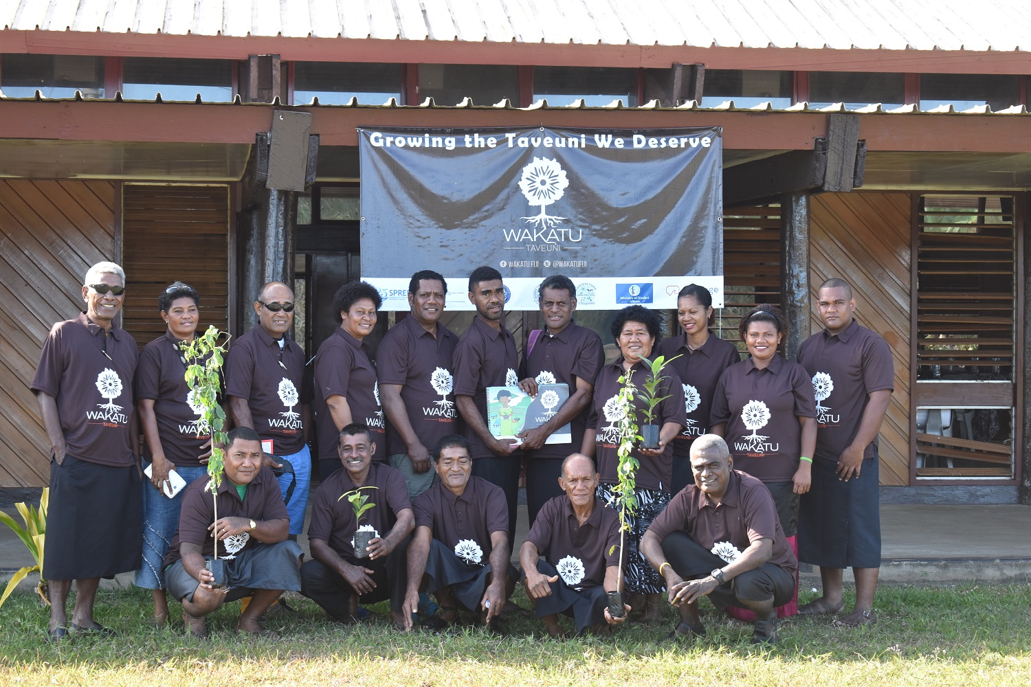 Wakatu champion s outside the provincial office_Taveuni.JPG