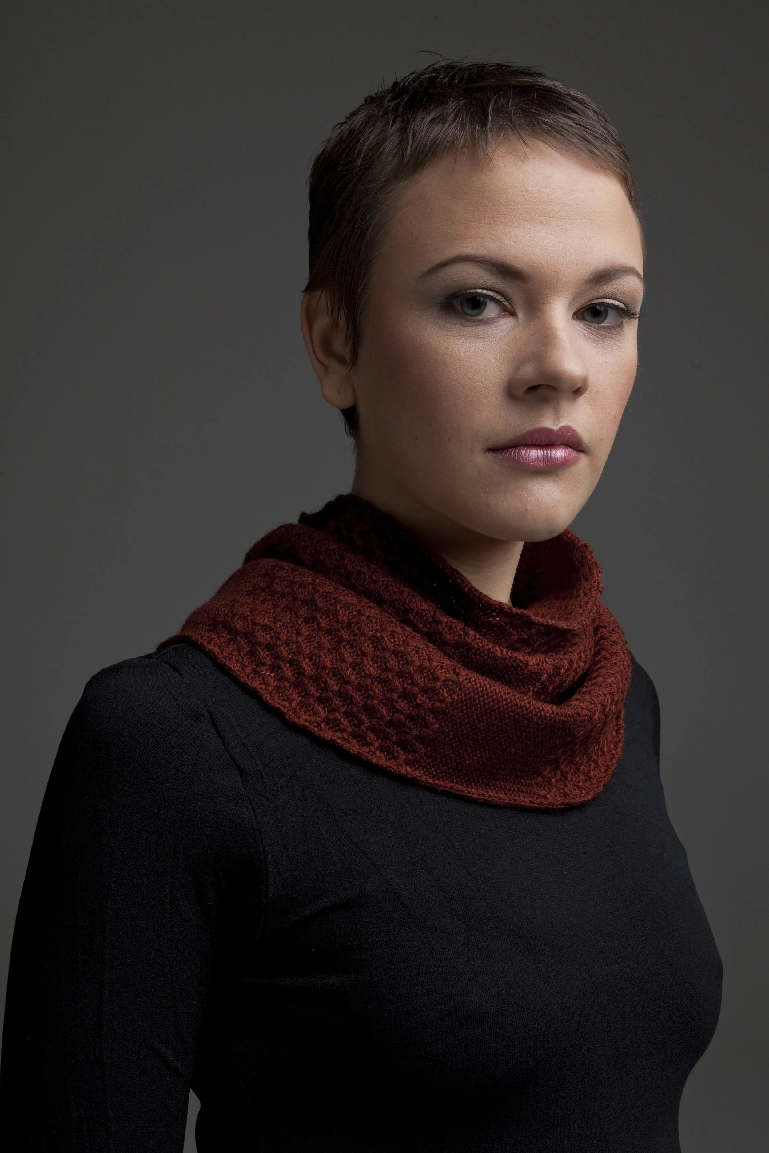 fibre-red-kidney-warmer-2.jpg