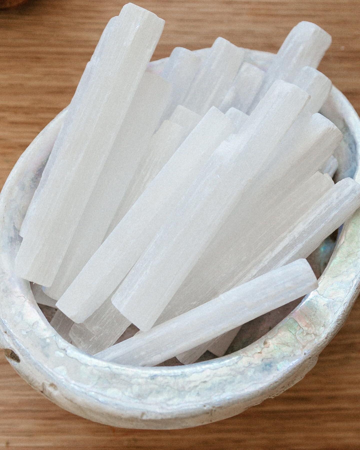 Selenite is good company to keep as we approach the new year. Selenite is one of the few crystals that cleanses other crystals. With the full moon approaching and the new year on the horizon, incorporate selenite into your manifesting and intention s