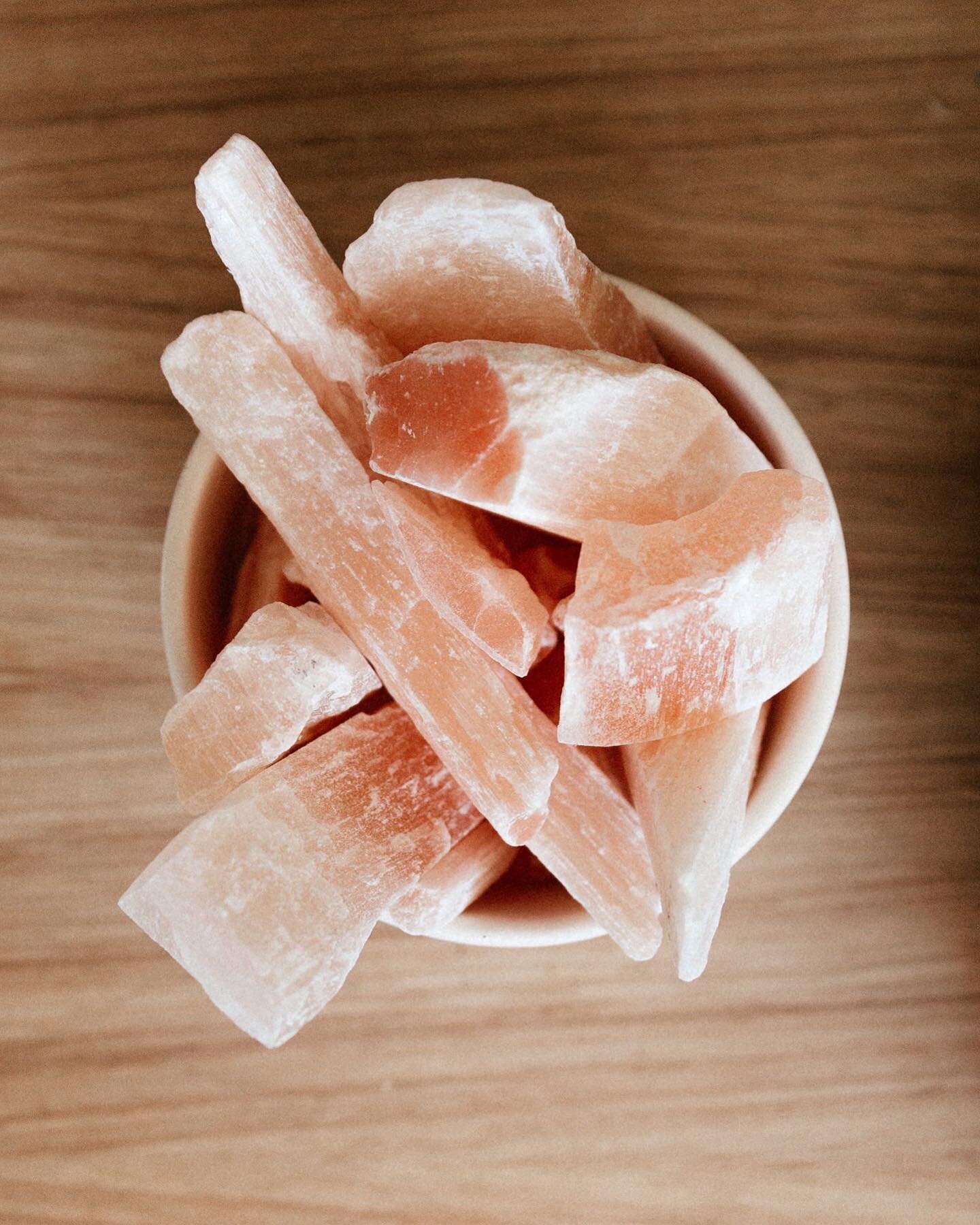Even though it's snowing outside right now, we're dreaming of Spring. These yummy pieces of Peach Selenite in our new LIGHT MY FIRE Spring Collection have us daydreaming about budding cherry blossoms, late afternoons at the park and sipping a glass o