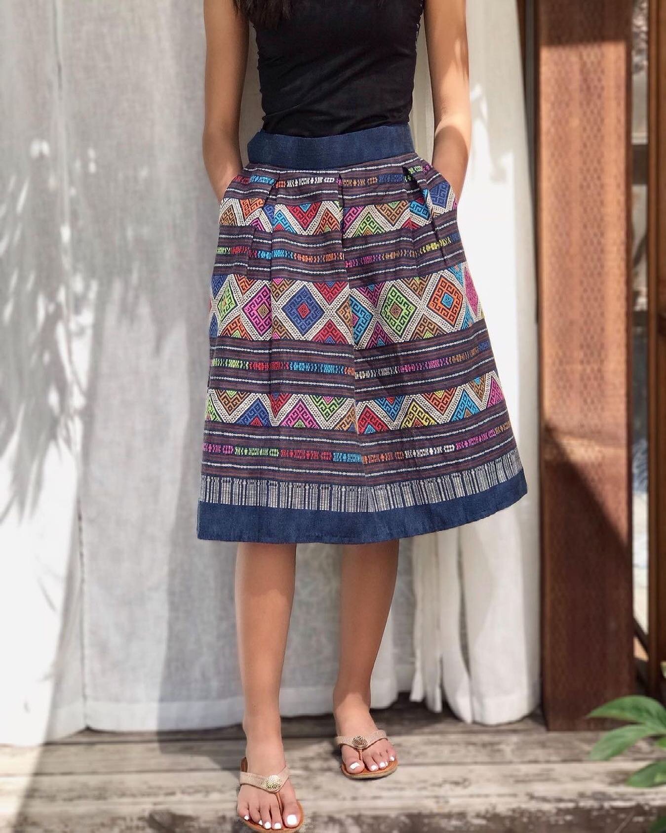 Almost time for spring fashion!

Posted @withregram &bull; @sabaidee.buatique Our summer backyard hangout with the family had a few of us in Buatique&rsquo;s skirt. 
#tailuetextiles #laos #traditionaltextiles #thailand #fashionista #fashionblogger #l