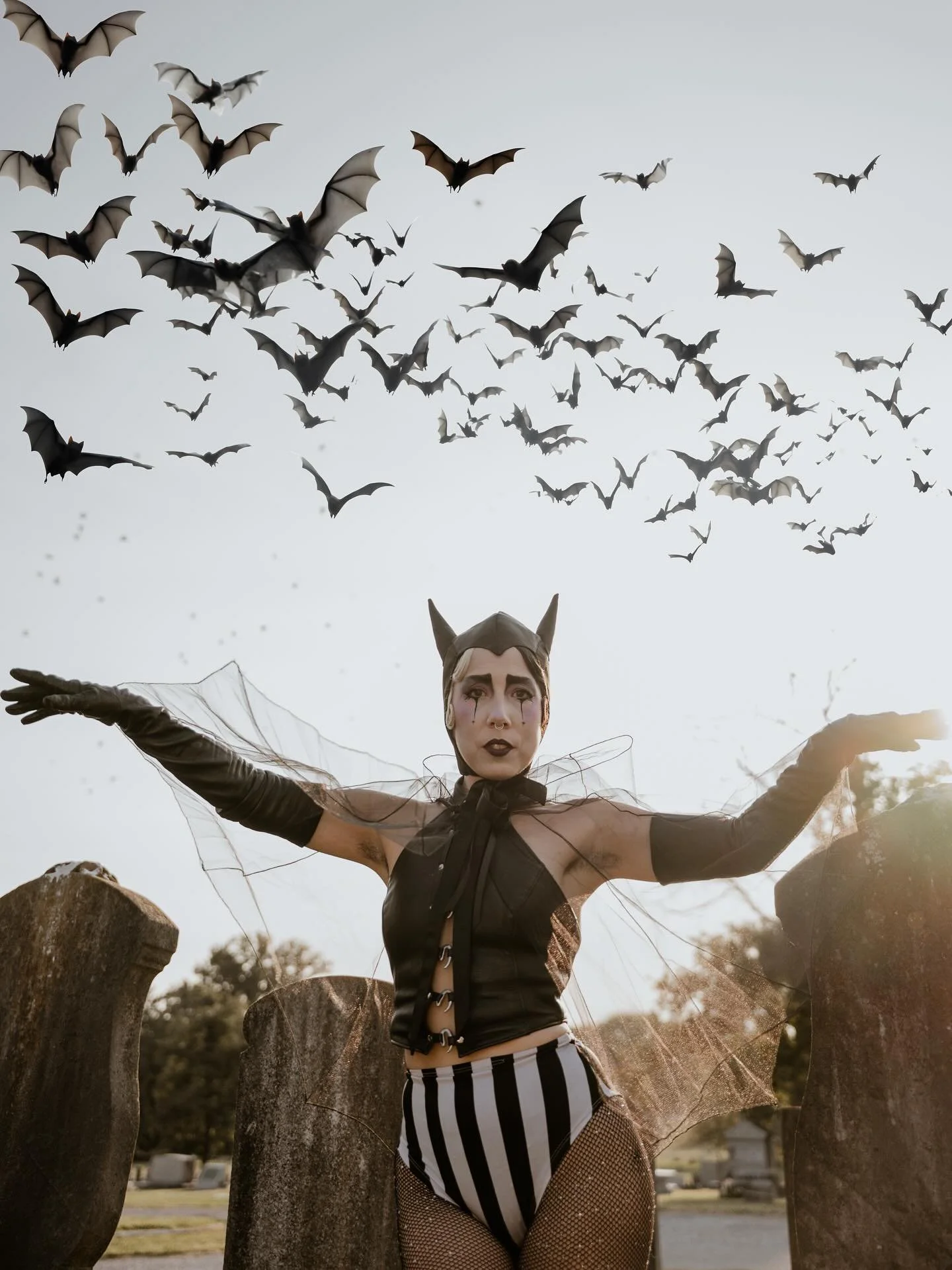 🦇🪦Starting spooky season off this weekend with two of my fave spots to spread my wings and bring some fire dancing magick🪦🦇
🩸Friday 10/10 - @pyro.glyphics residency at @honeytreemeadery where we&rsquo;ll be bringing Tim Burton vibes to go along 