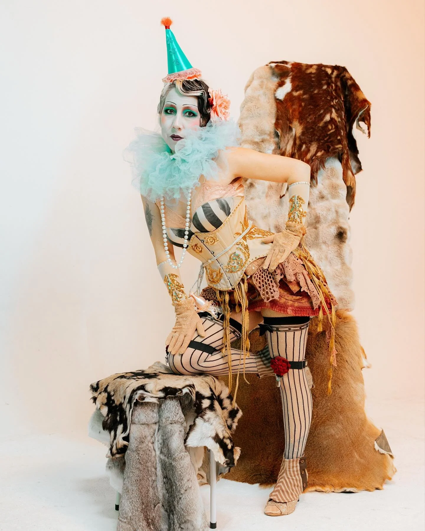⋆⁺₊⋆ ☾ ⋆⁺₊⋆ ☁︎💎It&rsquo;s my bday month and this Glamour Ghoul/Curious Clown/Whimsical Witch/Shimmying Showsquirrel/Feral Winter Queen is excited to be a part of a couple of very fun and fabulous community shows!💎⋆⁺₊⋆ ☾ ⋆⁺₊⋆ ☁︎
🤡🎪first up on 11/8