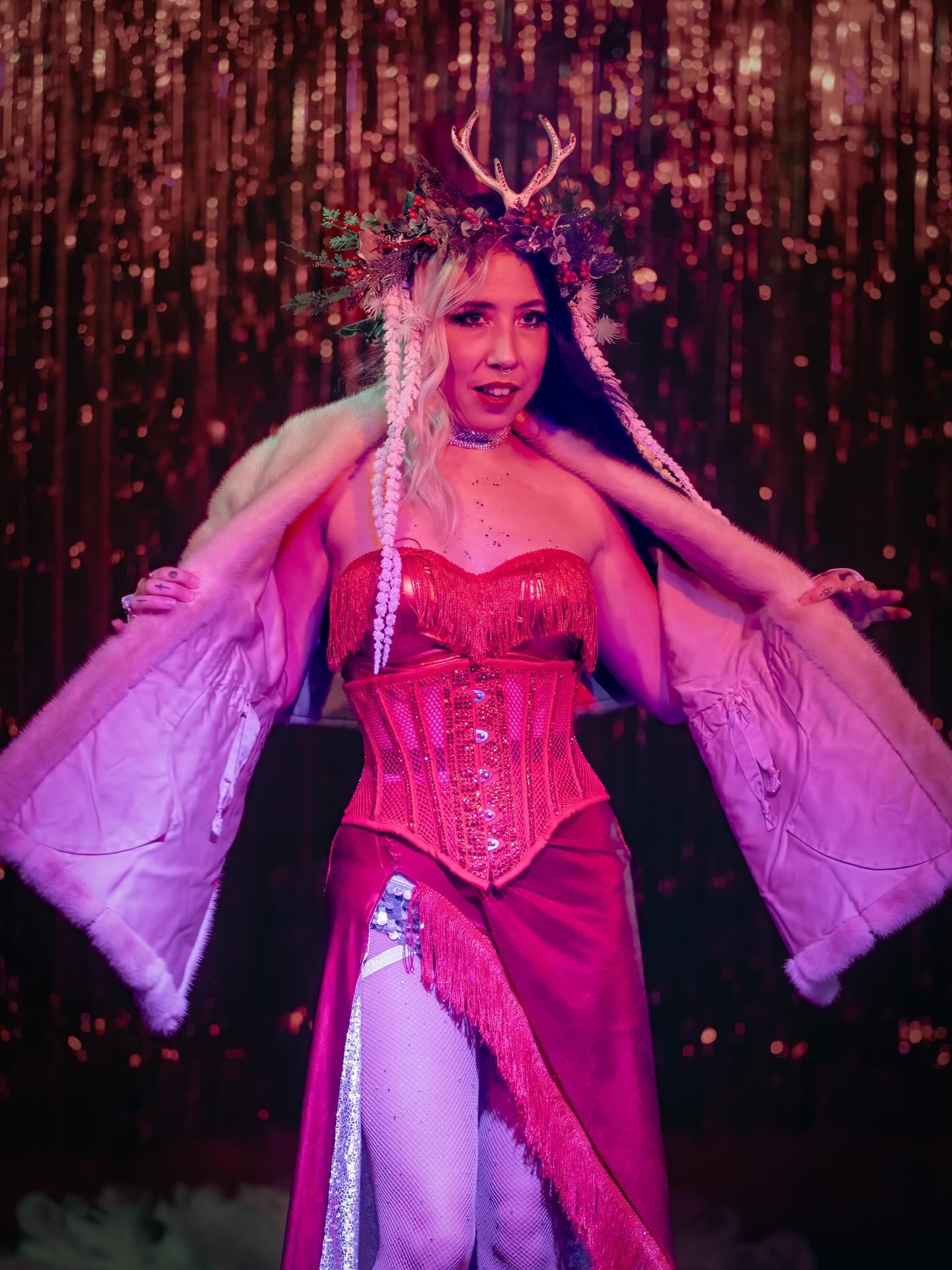 🎄❄️🎁 I&rsquo;m excited to be braving the cold this weekend to step out and join @garrettdevaughnmusic The Mad Uke Bard for his Angsty Holiday Show! This will be a night filled with music, holiday cheer, and just the right amount of angst 😉 I&rsquo