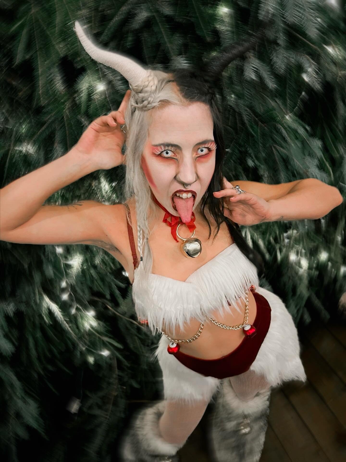 You. Get in the bag.👹🔔🧺🪨🌬️
❄️🔥Spinning fire at one of my faves tonight&hellip; @suspendedgravitycircus x @pyro.glyphics presents House of WOW at @oldglorynashville featuring me, @_.sedusa._ @hypatia_ivy littledancingsnail &hellip; 9-11pm, free 