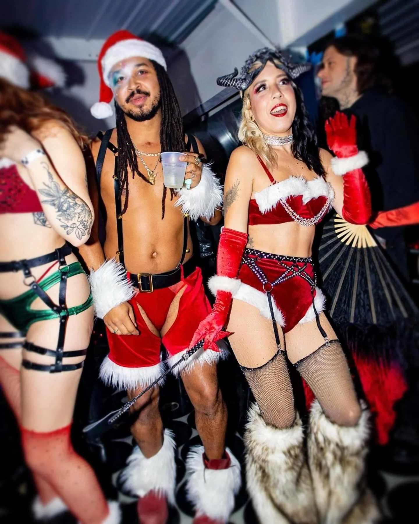 𝐇𝐚𝐩𝐩𝐲 𝐇𝐨𝐞-𝐥𝐢𝐝𝐚𝐳𝐞!: 𝐏𝐚𝐫𝐭 𝐃𝐞𝐚𝐮𝐱🌬️❄️🕯️🎄🎁✨🥂
Being naughty and nice with @duck.webster