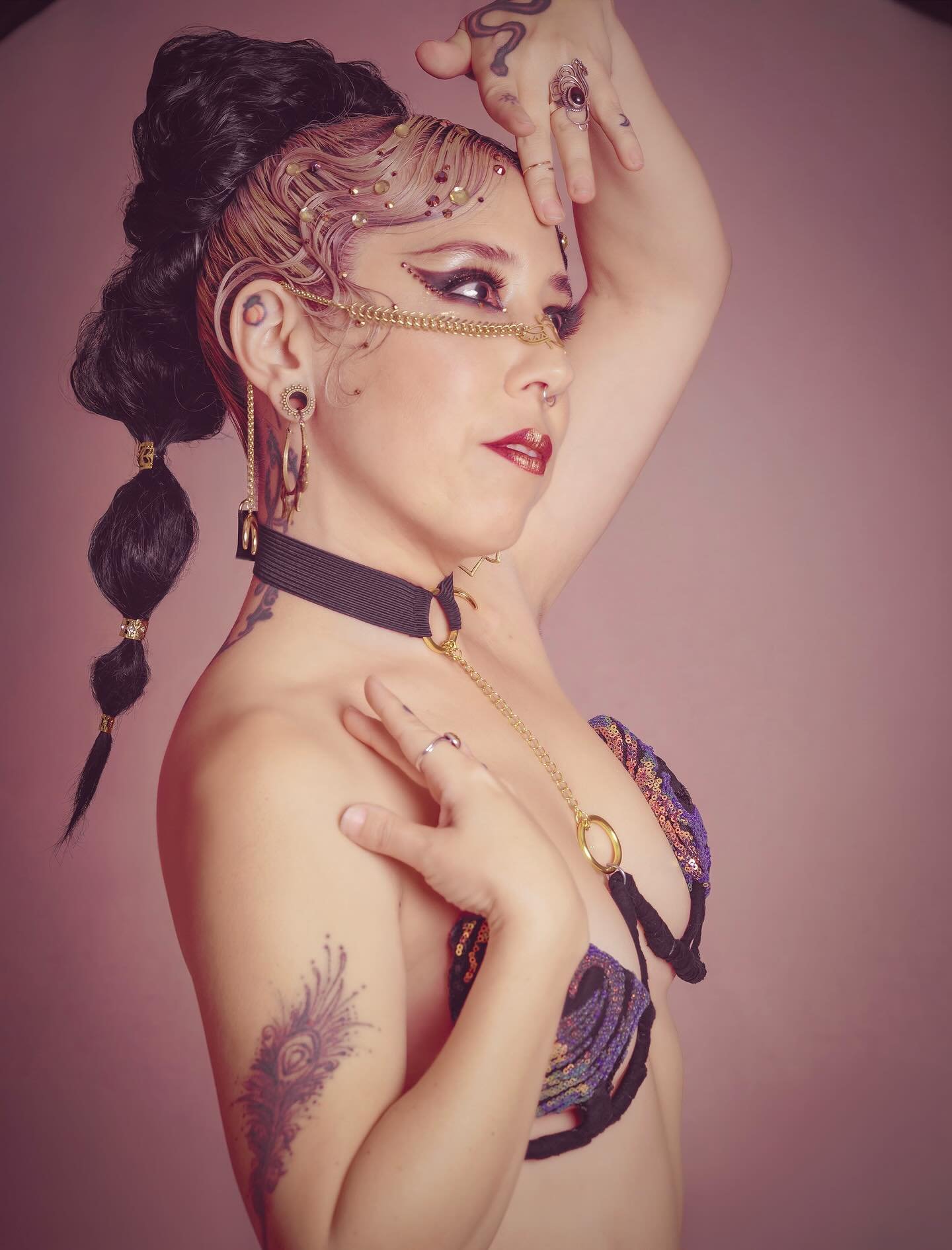 𒀯Wishing everyone a happy and magickal new yearミ★✨🥂🪞🔮&hellip; after tonight&rsquo;s show I am taking some very intentional time off in January to rest up and focus on some big projects I have coming up in February and beyond. Taking this time to 