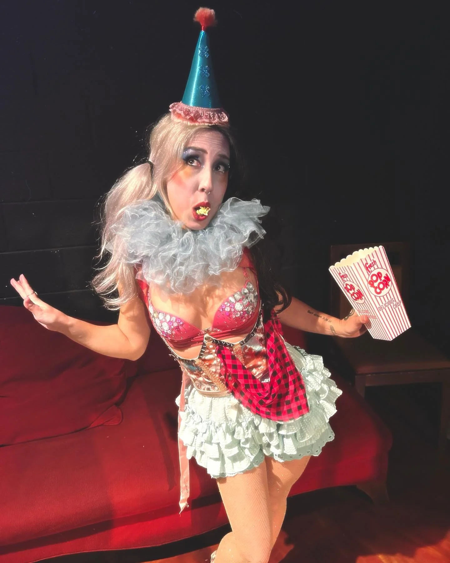 🍒🍿This lil showsquirrel will be out and about this week for a couple of super fun shows! Come out and support your local artists and producers💋🍿🍒
⭐️Thursday 3/26 - come see some of my newest burlesque acts at @mohsmokeshow Presents Amsterdamian 