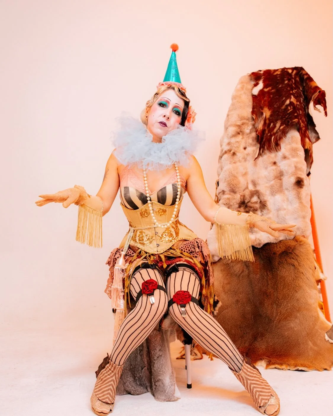 🌙 &deg; :.☆PNW I&rsquo;m all up in you and ready to help instigate some whimsy and magickal entertainment! Tonight in lieu of hot dogs and fireworks I&rsquo;m gonna be joining forces with @highstepsociety x @orderofthehighclowncil to Make America We