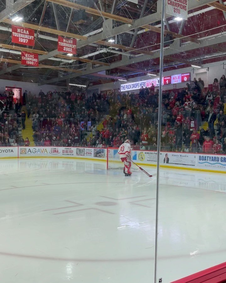 He&rsquo;s wiggling and they&rsquo;re celebrating for Midnight&rsquo;s upcoming show on April 22nd! We expect to see the whole team there! #hockey #cornellhockey #cornell #midnight #mct #midnightcomedy #comedy #troupe