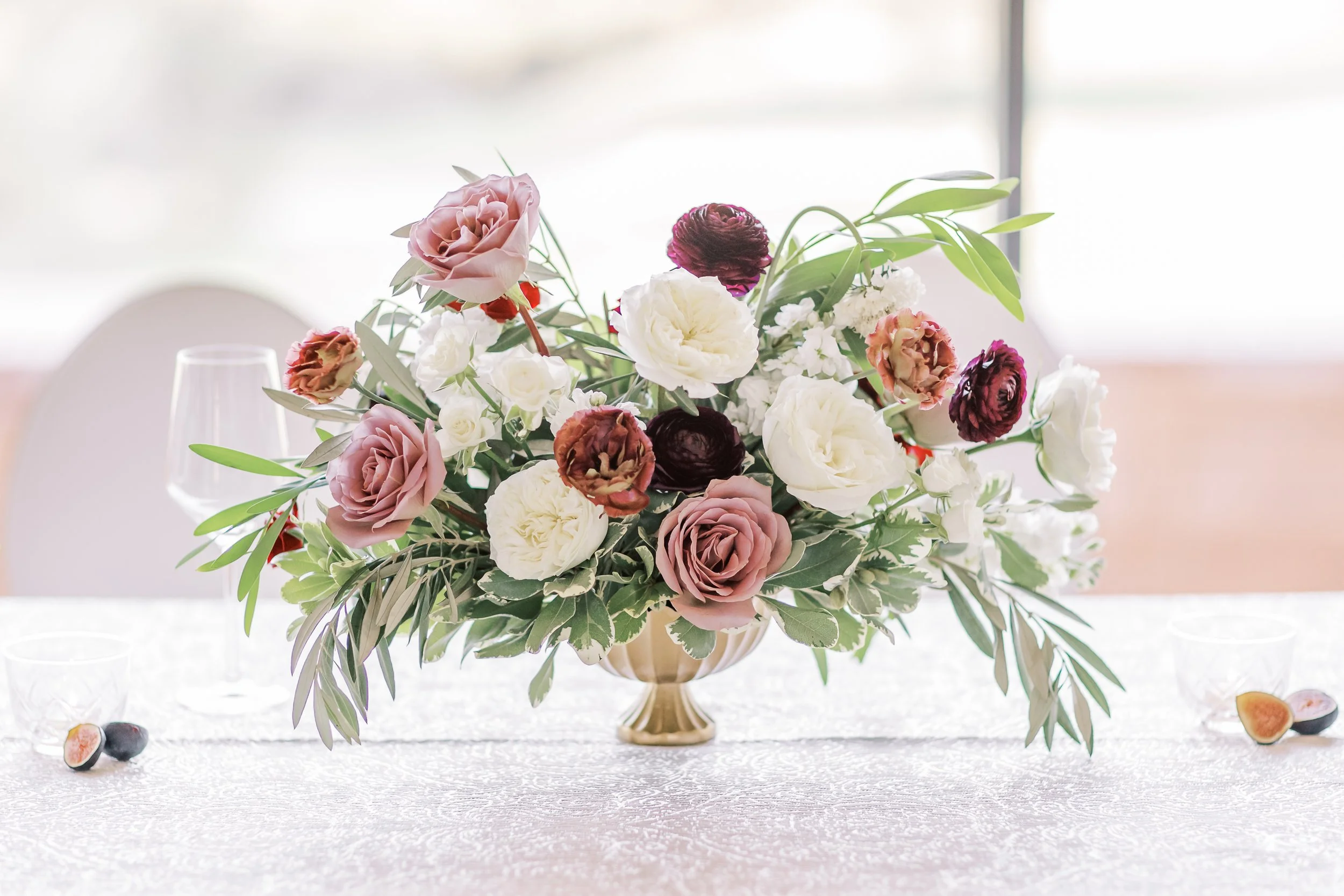 10 Questions to Ask Your Wedding Florist Before Booking