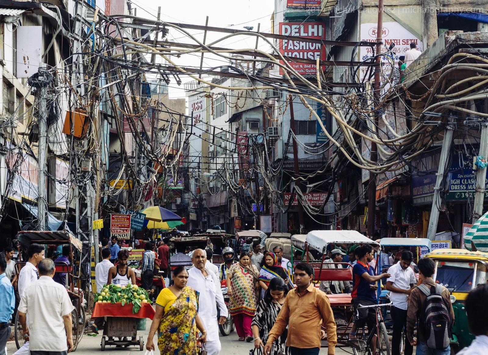 The Chaos of Old Delhi, India (Sony A6000 + 16-70mm f/4 OSS)