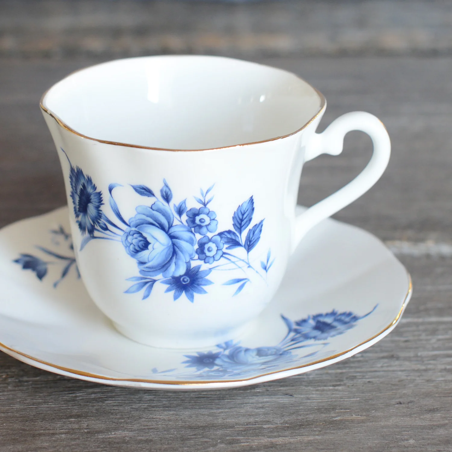 elizabethan tea cup and saucer