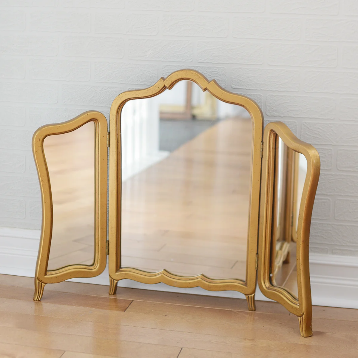 24” X 30” Sorelle Vanity Mirror