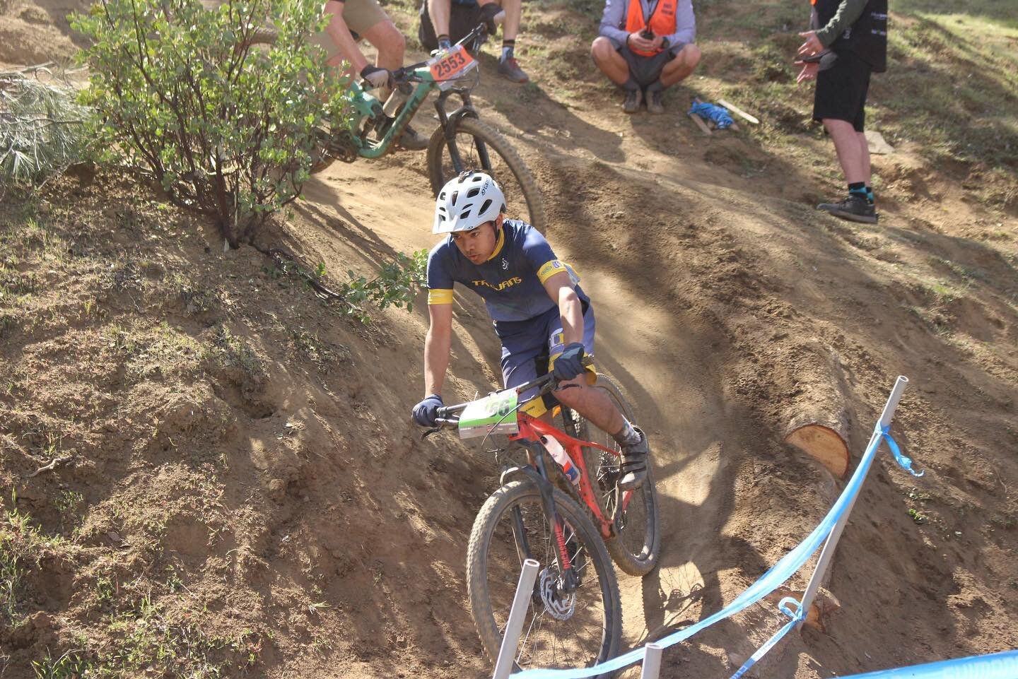 Athletes Ethan I, Colton, Garrison, Lief, Jeff, Ian, and Finn taking on one of Six Sigma&rsquo;s new berm features at last weekend&rsquo;s course

#morekidsonbikes #trojanpride80 #cyclingdev #oakridgemtb #norcalmtbleague