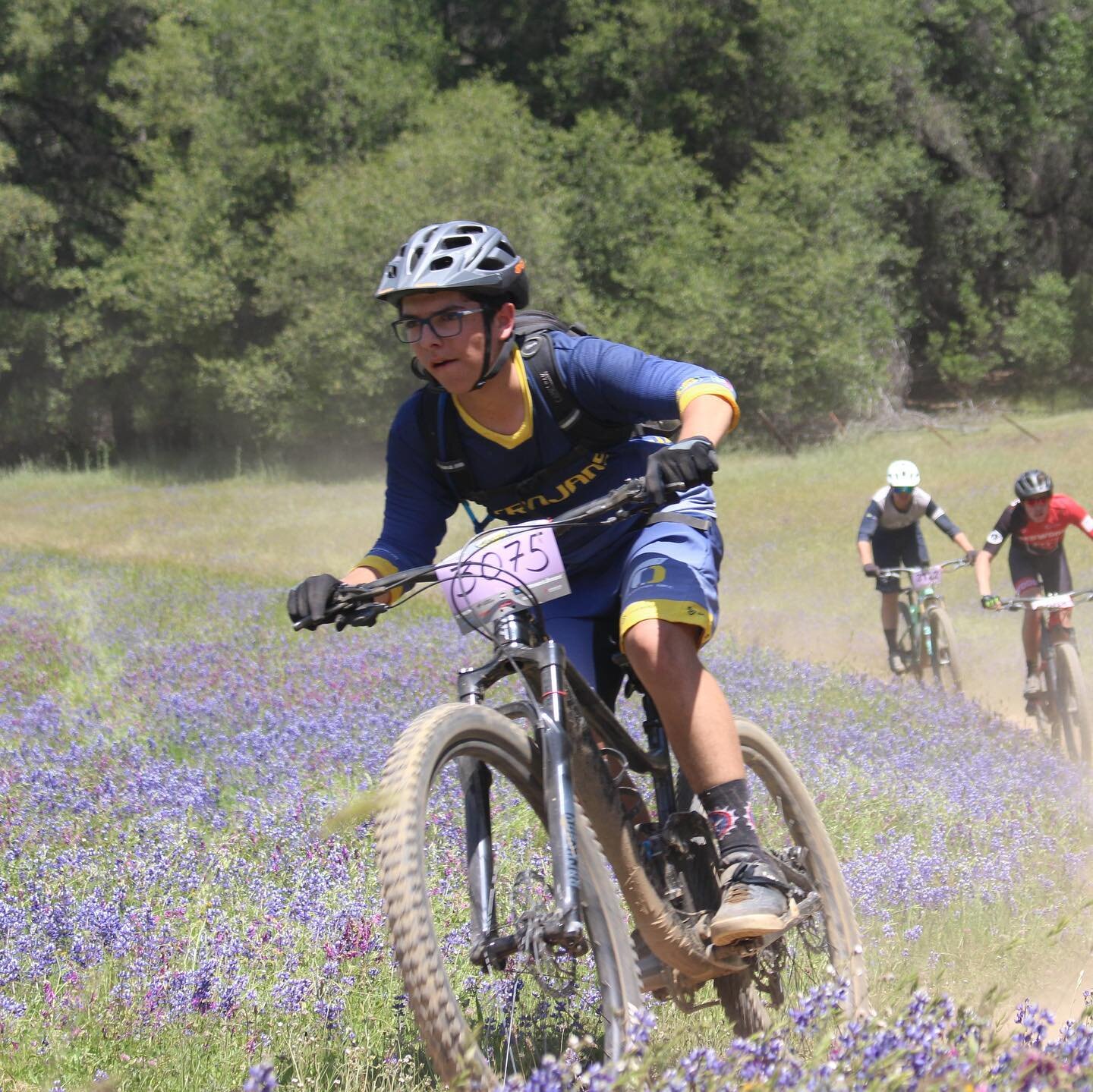 Race faces: On ✅
Flashback to NorCal Race #3 a few weekends ago at Six Sigma! 
Athletes pictured: 
Alex G, Joey, Chet, Lincoln, Eric, Colby, Roland, Ethan S, Niko, and Ethan I
📸: Coach Grant