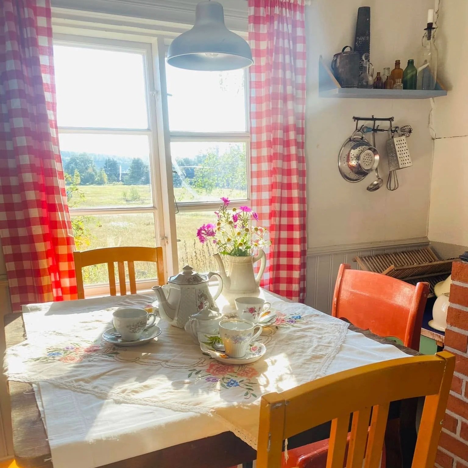 Ansök om residensvistelse på Postbacken för sommaren 2026! - Hae Postimäen kesän 2026 residentiksi!