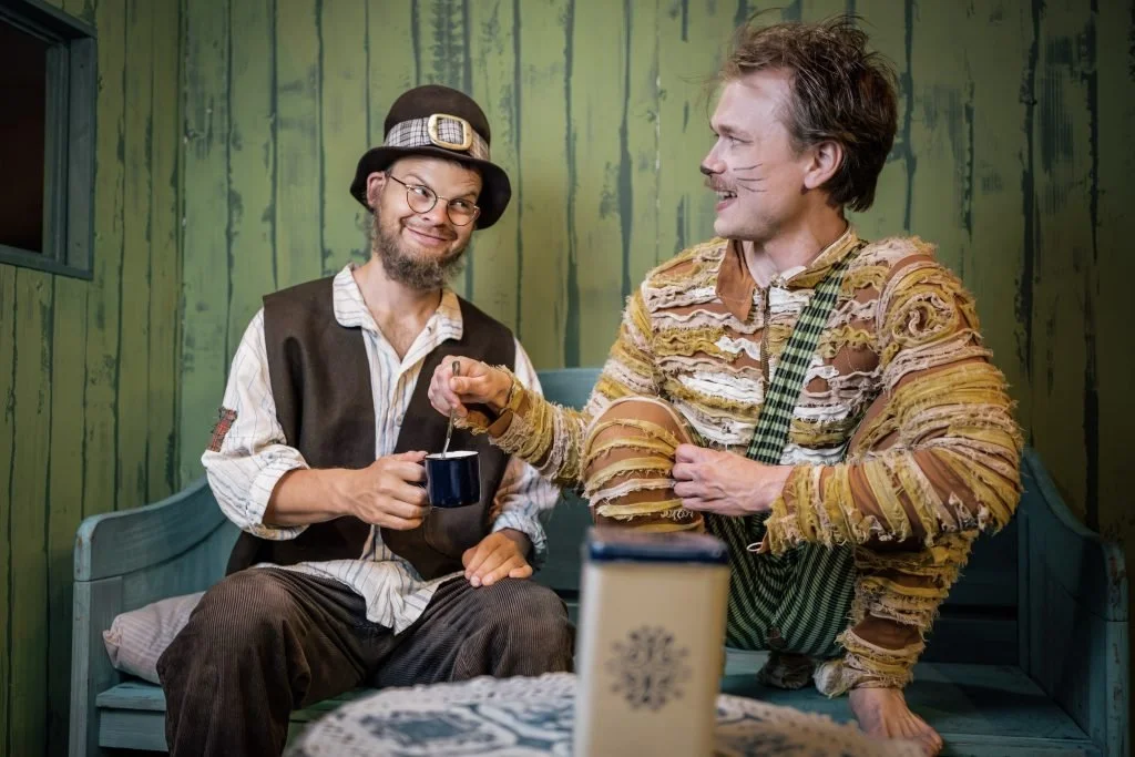  Den roliga och musikaliska pjäsen ”Findus flyttar ut” 