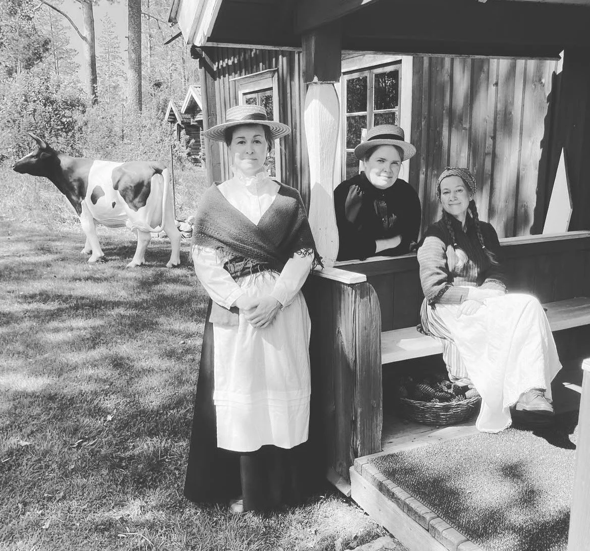 Sånger och berättelser på Postbacken - Lauluja ja tarinoita Postimäellä