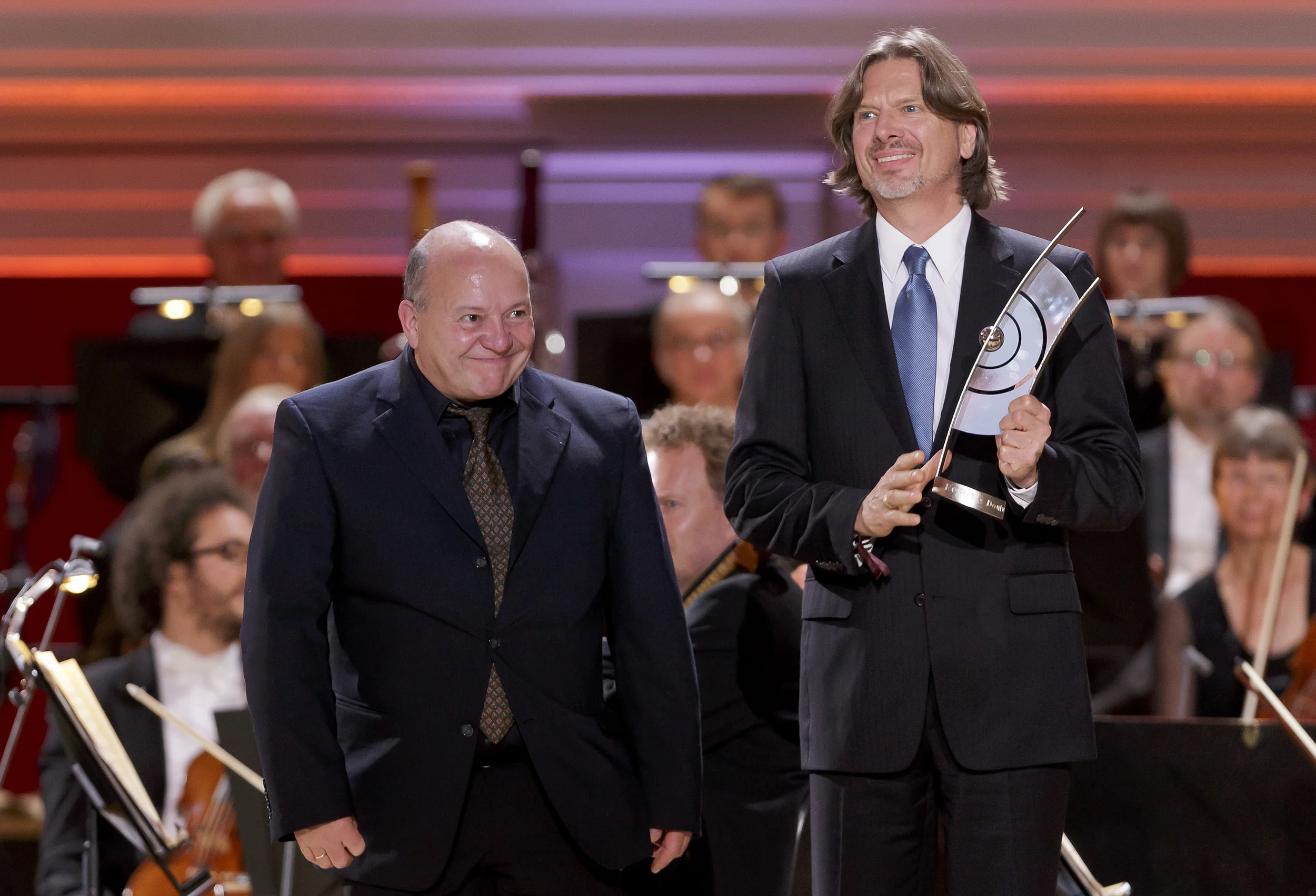 Timothy Leigh Evans and I receiving the Echo Prize in 2013 for Requiem for a Pink Moon (Klassik ohne Grenzen) Foto: Wüstenhagen
