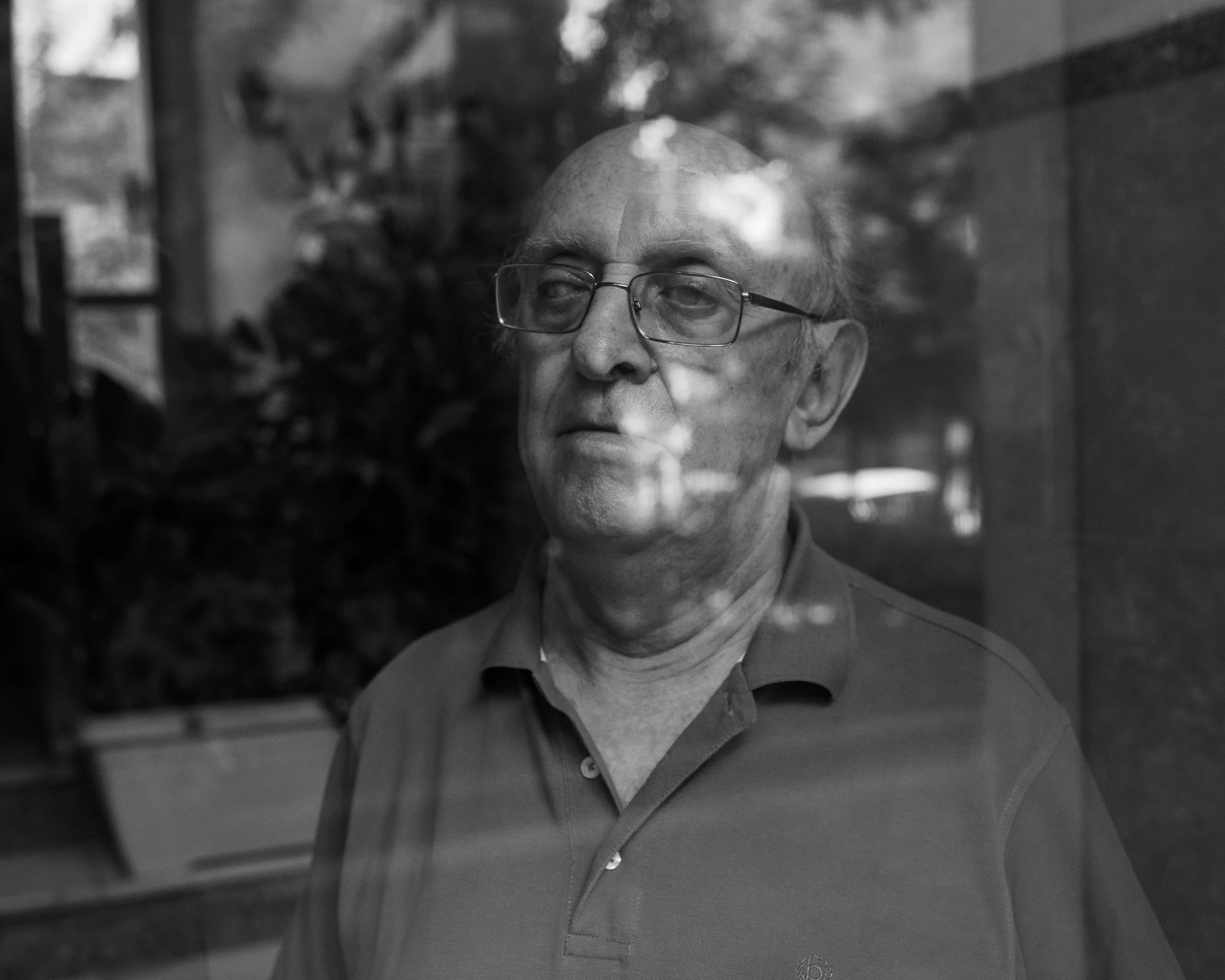  Writer Petros Markaris poses at his house in Kypseli district. 