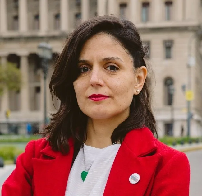      

 
   ANITA ACOSTA  Licenciada en Economía de la Universidad de Buenos Aires. Con estudios superiores en Políticas Públicas-FLACSO. Su experiencia laboral es en el sector privado y en diversos organismos públicos en calidad de analista y asesor