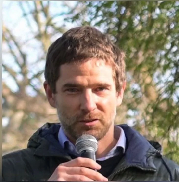      

 
   Agustín Wydler es Licenciado en Ciencia Política (UBA) y Magister en Economía Política (FLACSO). Fue docente de la UBA y actualmente de la Universidad Nacional de Quilmes. Ocupó diversos cargos como funcionario público en la Cancillería A