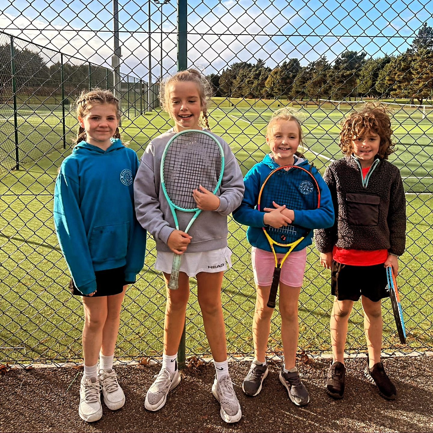 Great win for Charleville in U10 Leinster League today, away in Donabate-Portrane TC!
Dara, Annie, Bethany and Diarmaid secured 3:0 victory!
First Junior League win EVER for Charleville LTC (est 1894) is now a fact 💪
##leinstertennis