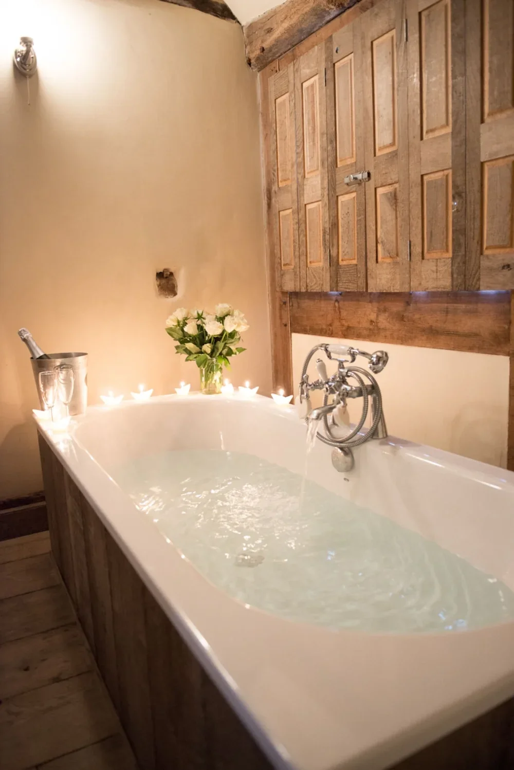 mill end mitcheldean four poster room free standing bath.webp