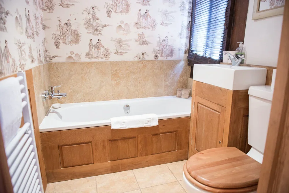 mill end mitcheldean holiday house en-suite chinese bedroom bath.webp