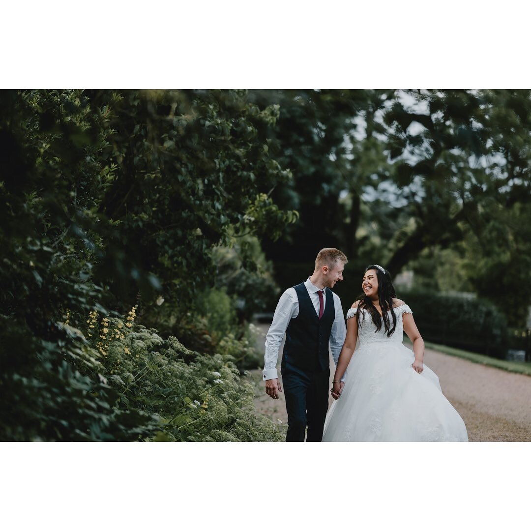 Congrats to Mazz &amp; Rob on their beautiful wedding Wednesday 🙌🏻
.
Venue: @clearwellcastle 
Cake: @earthcakebristol 
Flowers: @lucydurbin 
.
.
.
#clearwellcastle #clearwellcastlewedding #gloucestershirewedding #gloucestershireweddingphotographer