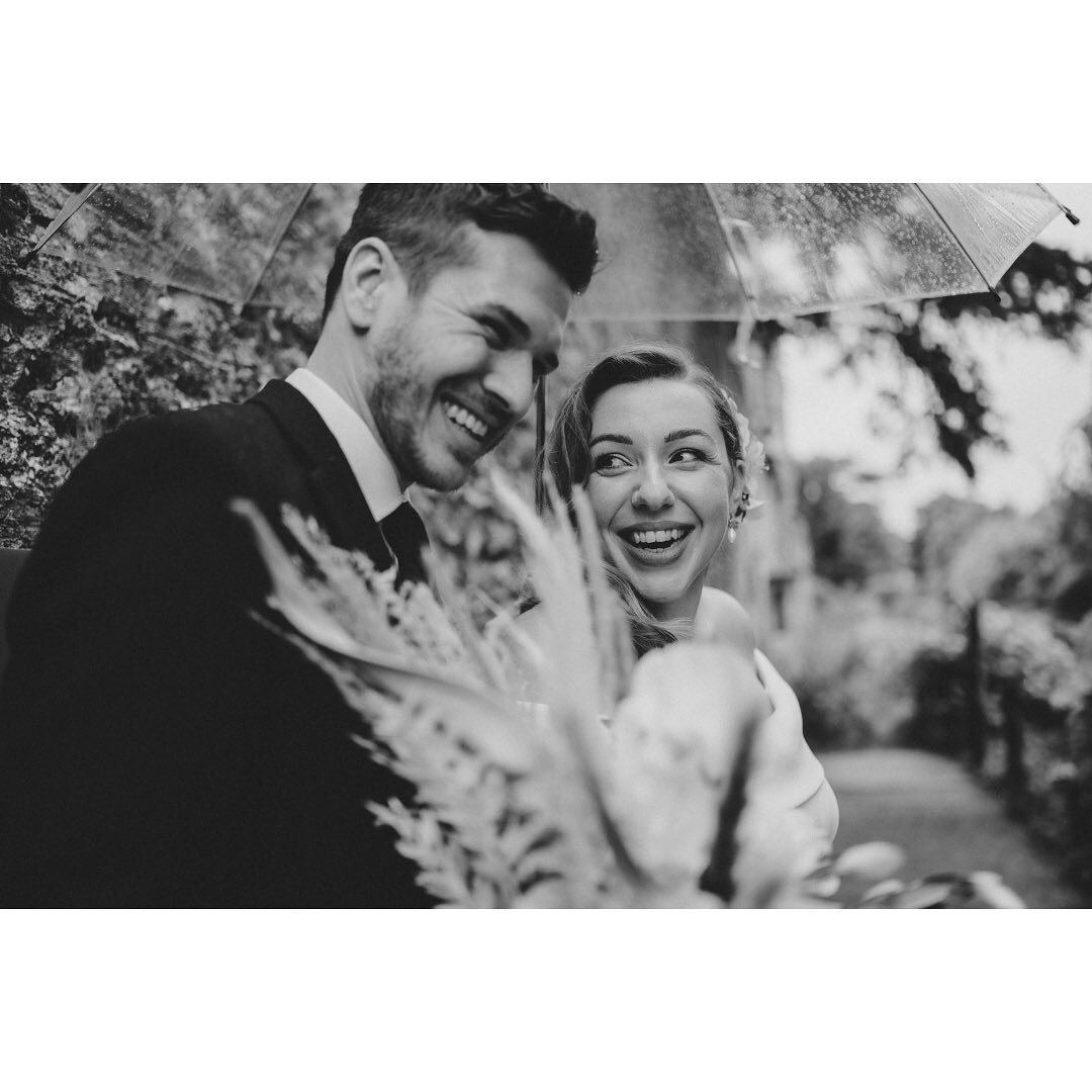 Love an impromptu capture 😄
.
Hair: @lipsandlocks_bridal 
Flowers: @goldfinch_floralstudio 
Dress: @suzanneneville 
.
.
#wellswedding #bishopspalace #bishopspalacewedding #somersetwedding