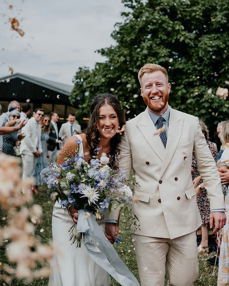 Beautiful wedding against the stunning backdrop of Wellington Barn in Calne &ndash; the perfect setting for an unforgettable day. 💍✨ #WellingtonBarn #barnweddingwiltshire #wiltshirewedding