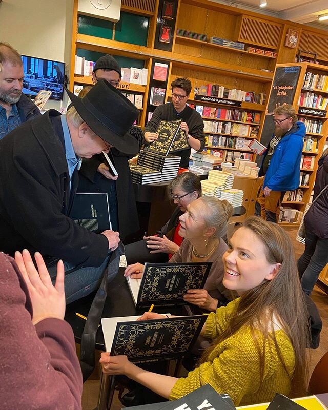 Er ikke hver dag man presenterer boka til en fullstappa sal🤩 @tanumlitteraturhuset