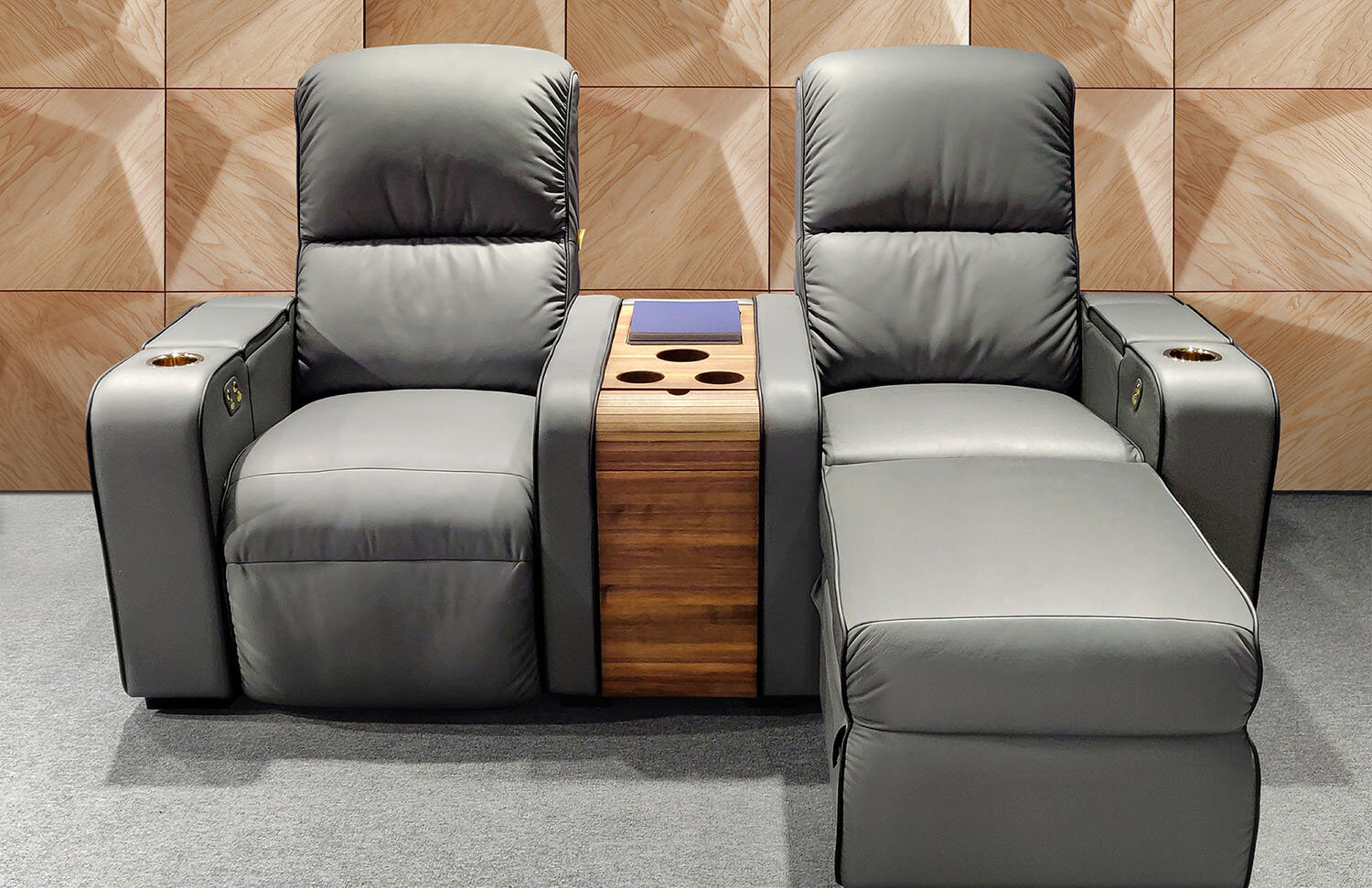 Storage Compartments, Cupholders - Home Cinema Seats - moovia®