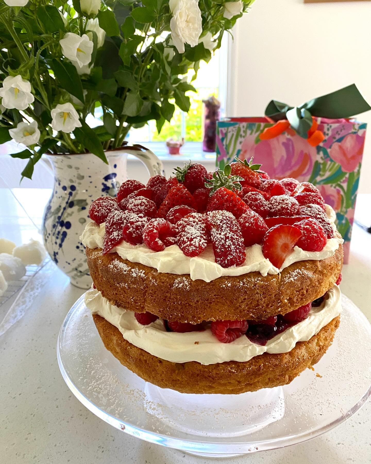 ☀️🎂 A very lovely weekend enjoying celebrating a family, very special, birthday with beautiful blue skies, lots of flowers, celebratory cake and some bubbles! 

So many lovely bag orders and lighting orders too this weekend ~ 🙏 huge thanks ☺️ for y