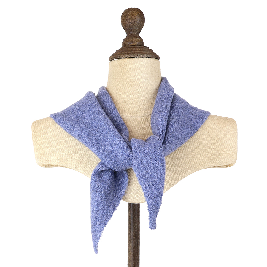 blue_triangle_scarf_2.png